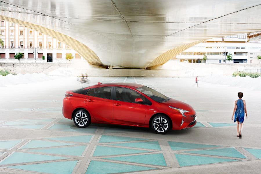  Toyota Prius 2016 года  (WW) (фото 28 из 30)